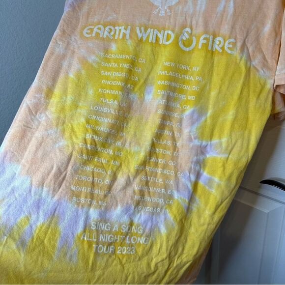 Earth Wind & Fire Tie Dye Sing A Song All Night Long Tour 2023 Graphic Tee Sz L - Picture 4 of 7
